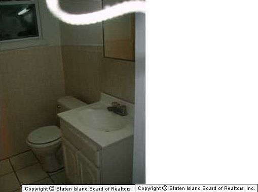 5th image of 106 Holland Ave