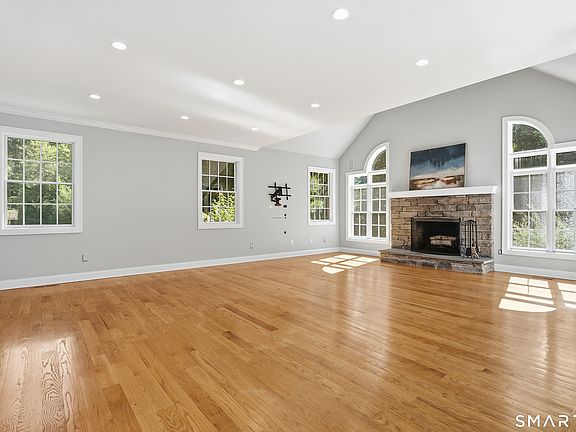 5th image of 77 Hickory Lane