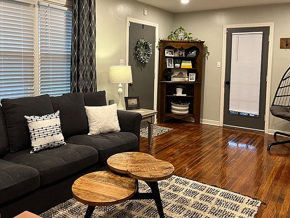 3rd image of 1214 Starling Dr