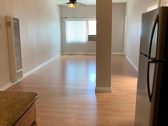 3rd image of 939 University Ave APT 205