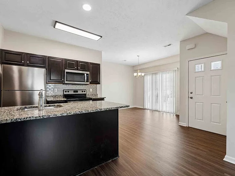 Auburn Creek Apartment Homes — Photo 22