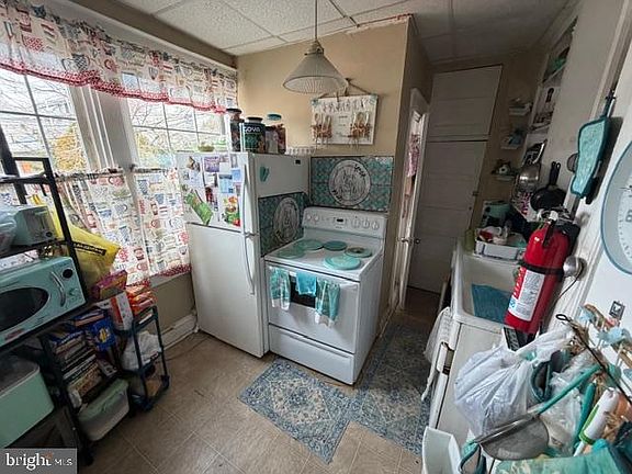 5th image of 1319 Perry St