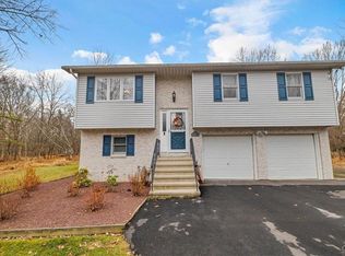 579 Adie Dr, Effort, PA 18330