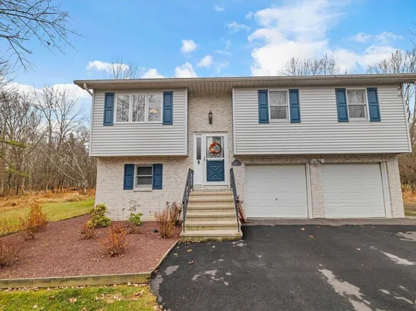 579 Adie Dr, Effort, PA 18330
