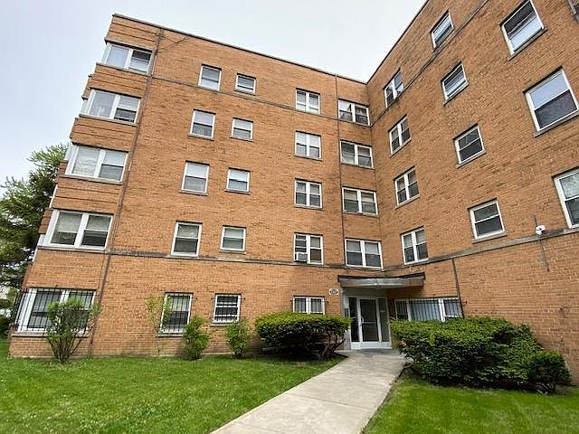 1st image of 7327 N Rogers Ave APT 409