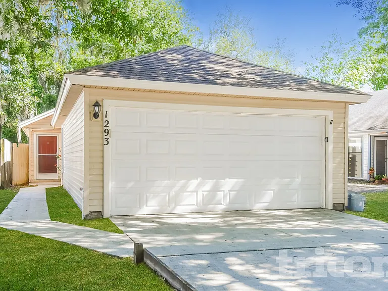 1293 Munson Cove Dr — Photo 1