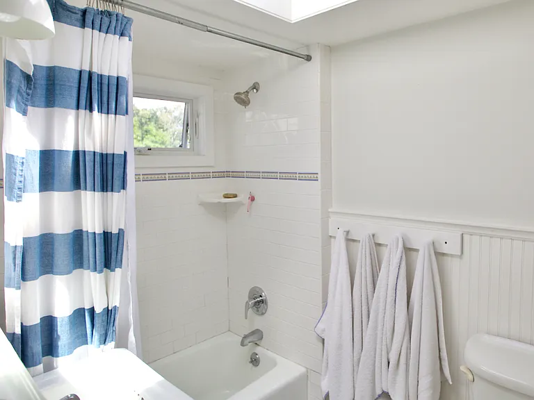 7 Clinton Ave — Photo 17