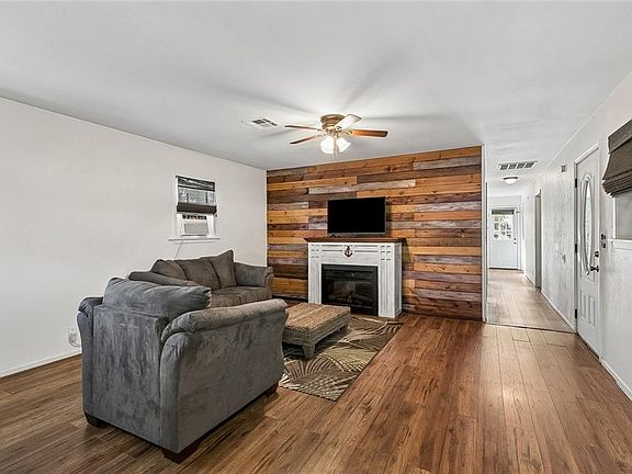 4th image of 541 Mathew St