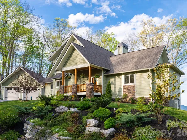 366 Signature Row Blvd, Waynesville, NC 28785