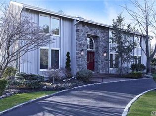 4 Bradley Ct, Syosset, NY 11791