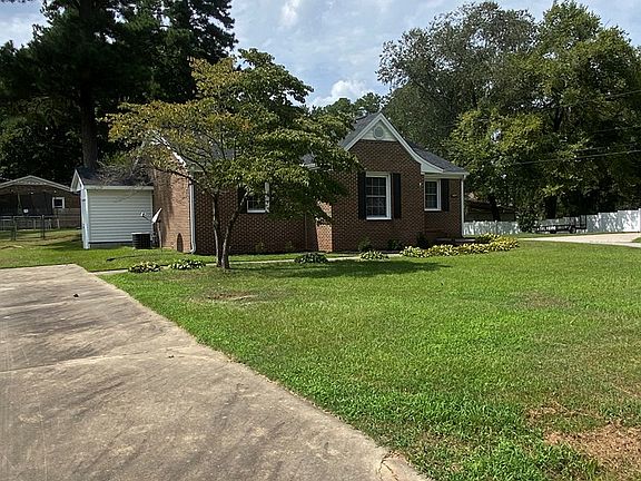 3rd image of 401 Starke Dr