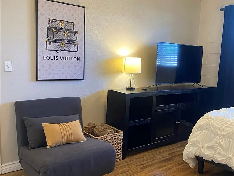 615 S Royal Crest Cir #8 — Photo 11