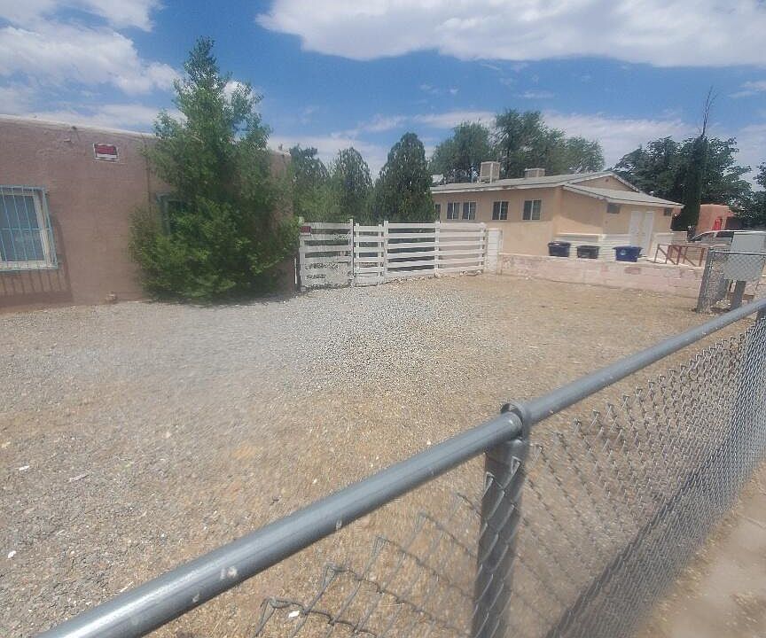 1st image of 525 Mesilla St SE
