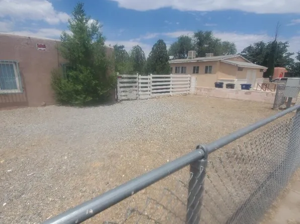525 Mesilla St SE, Albuquerque, NM 87108