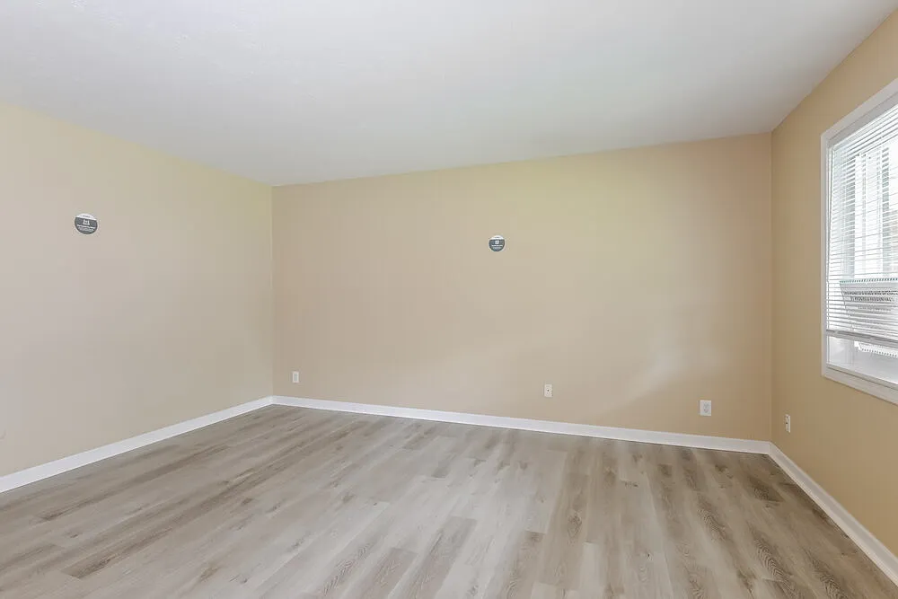 3 bed, 2.0 bath, 1355 sqft, $1,760 — Photo 3