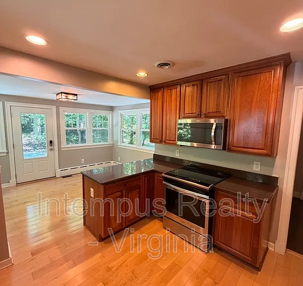 7104 Triad Way — Photo 6