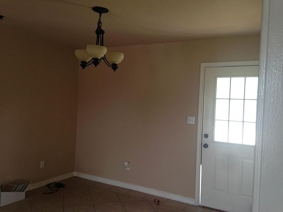 4th image of 2809 Fan Palm Dr E