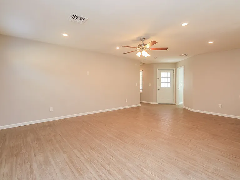 3825 E Frances Ln — Photo 3