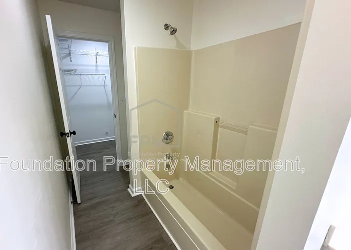 1818 Winship Dr — Photo 11