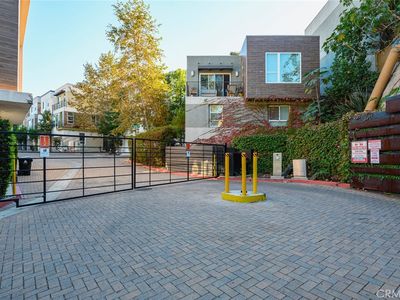 6745 Gill Way, Los Angeles, CA, 90068
