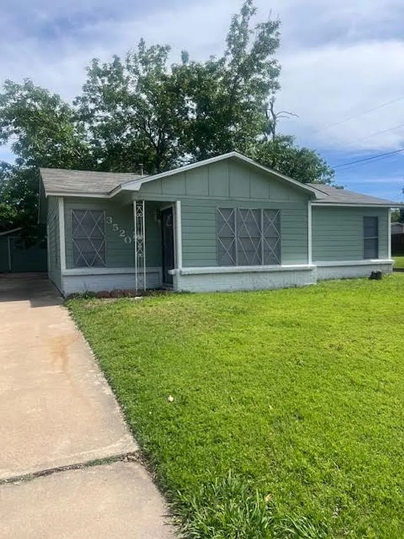 3520 Pine Ave — Photo 1