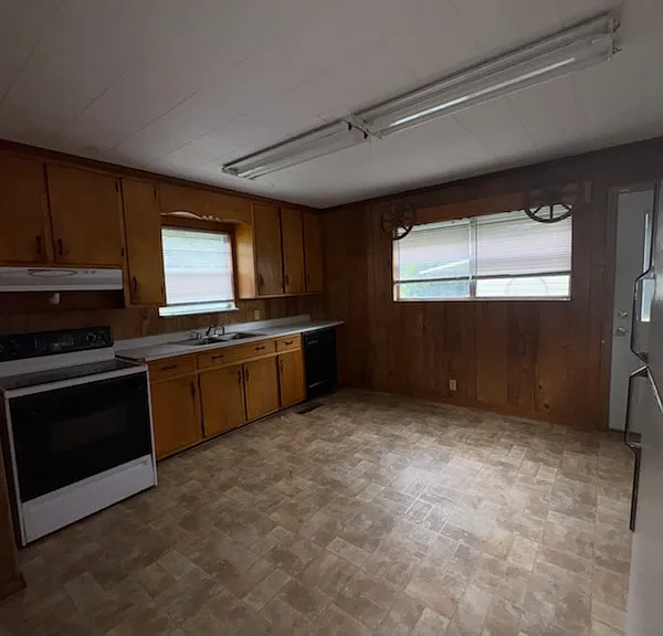 801 Douglas Dr — Photo 8