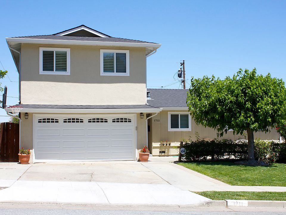 1st image of 1711 Hyacinth Ln
