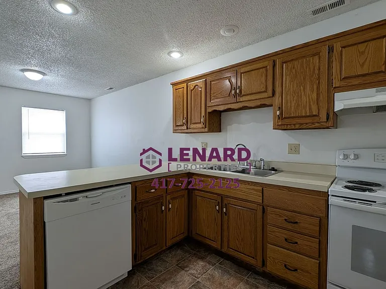 1911 E Laverne St — Photo 6