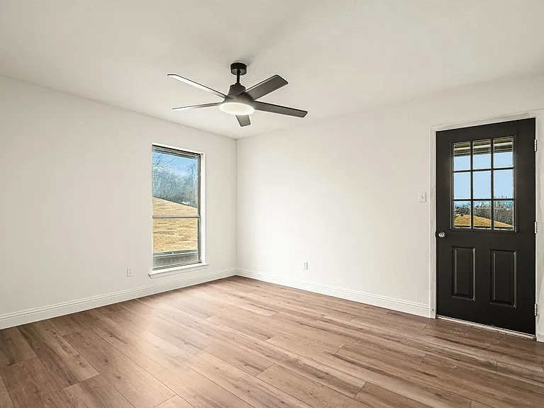 2103 Mistletoe Ave — Photo 10