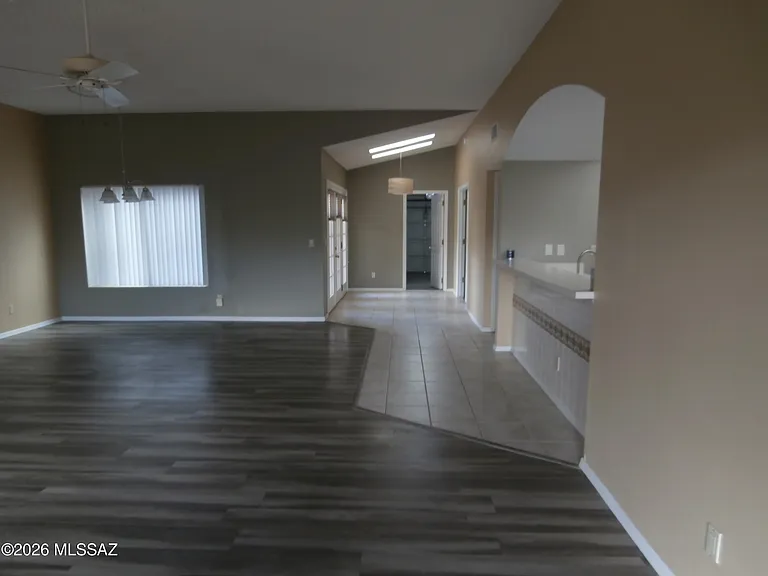 870 W Calle De Emilia — Photo 11