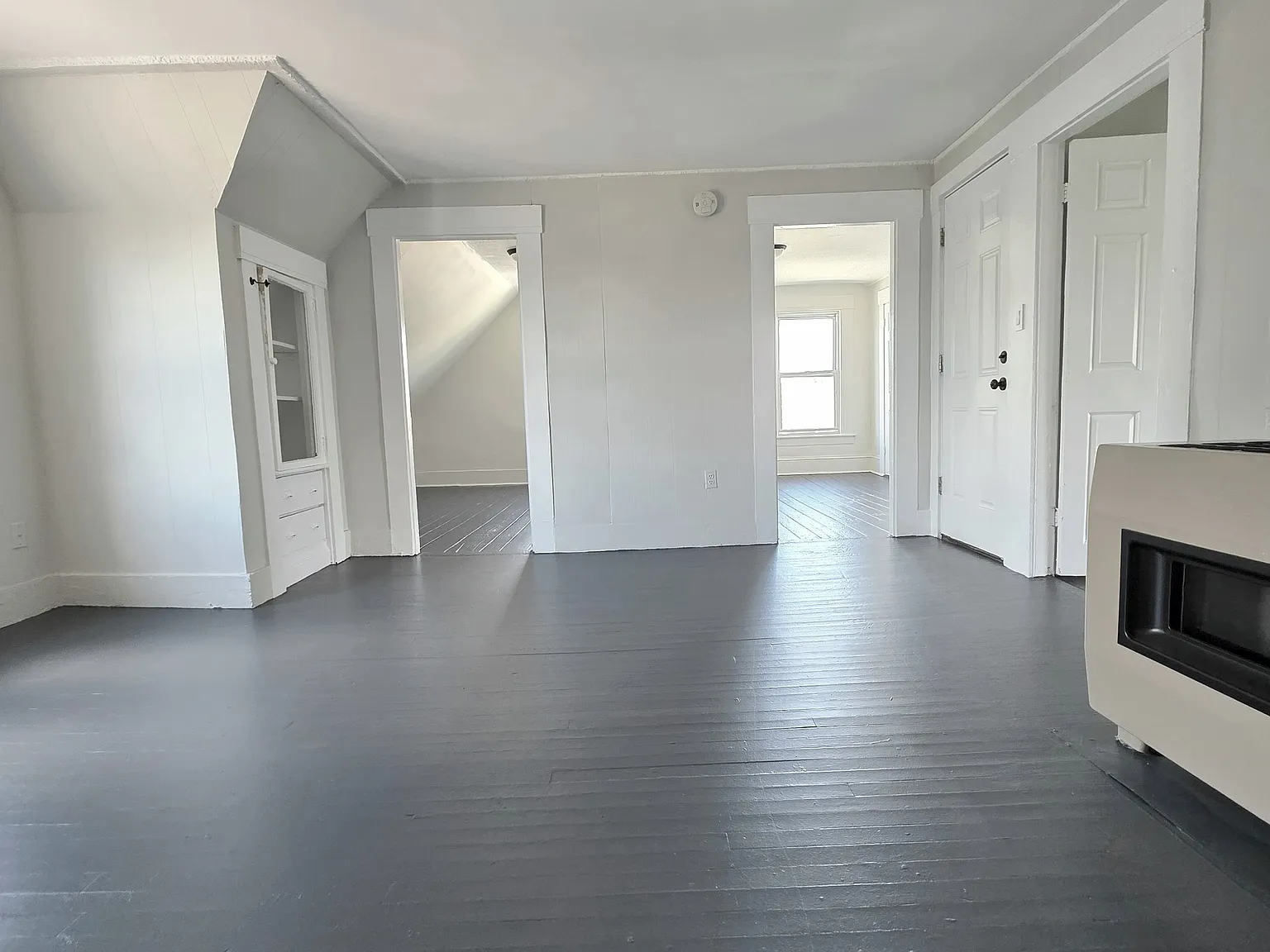 3 bed, 1250 sqft, $2,450 — Photo 4