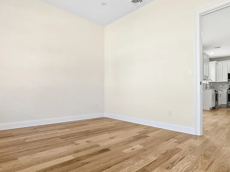 560-562 Warburton Ave #2A — Photo 8