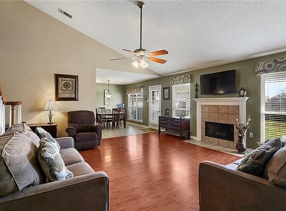 2nd image of 239 Goldenwood Dr