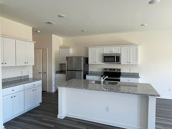 3rd image of 211 Connecticut Ct