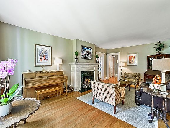 Living Room, Gas Fireplace