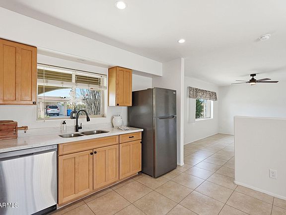 4th image of 2201 E GRETTA Place