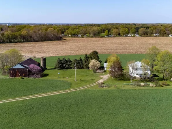 64300 Thorn Rd, North Liberty, IN 46554