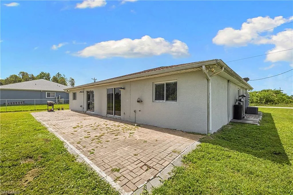 3 bed, 2.0 bath, 2166 sqft, $1,800 — Photo 3