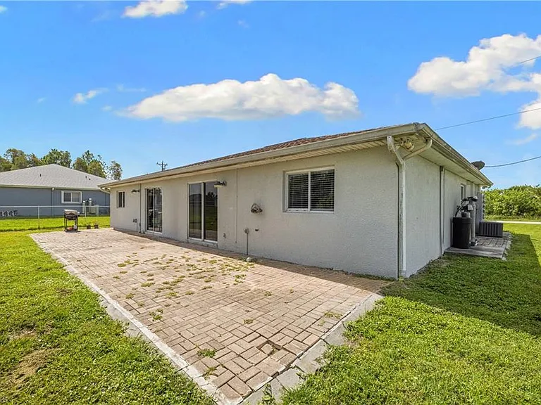 909 Jaguar Blvd — Photo 3