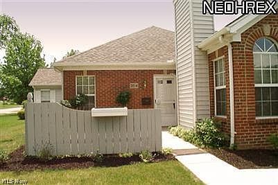 1st image of 30 Stratford Green Dr APT 4