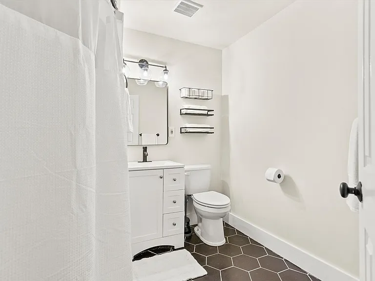 3801 Triana Blvd SW — Photo 15