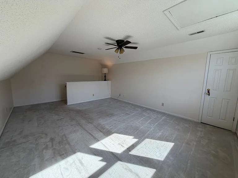 2076 Howlong Ave — Photo 31