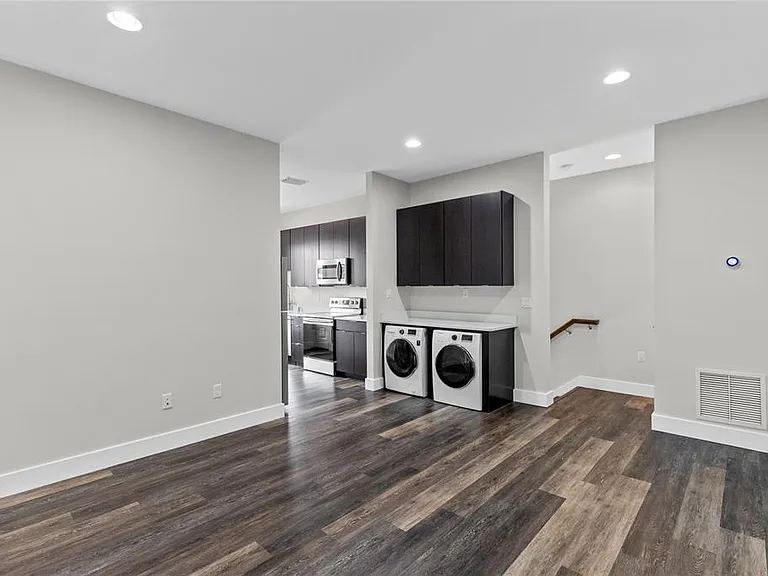 14105 Corrigan Ave #B — Photo 5