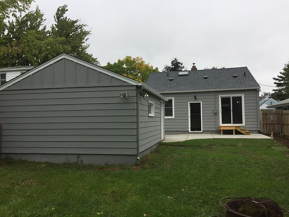 2nd image of 210 Curtice St W