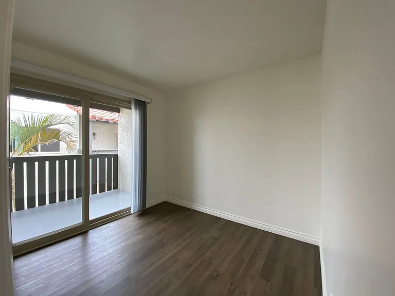 Adams Street Apartments — Photo 11