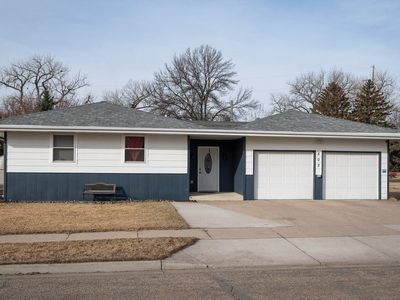 502 Meadow Ln, Bismarck, ND, 58504