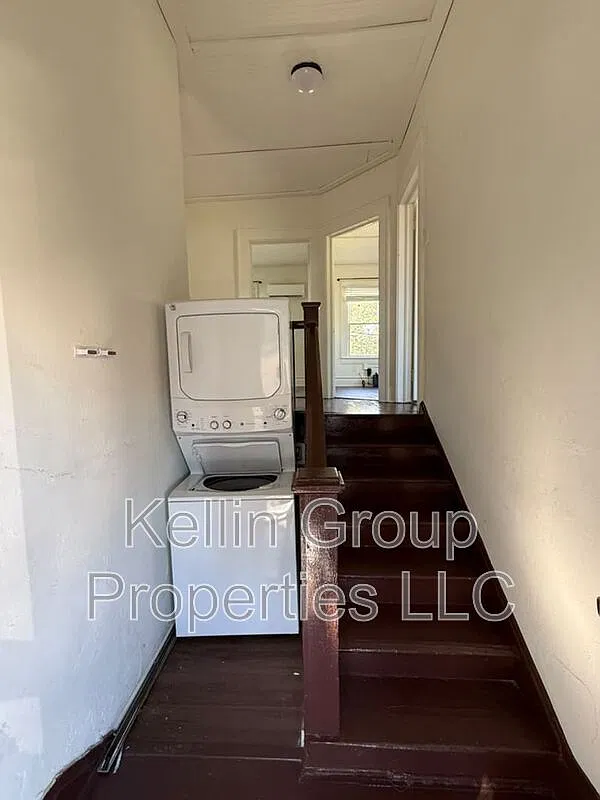 2 bed, 1.0 bath, 790 sqft, $1,300 — Photo 3