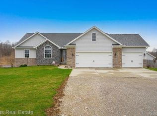 5053 Hidden Ridge Dr, Metamora, MI 48455