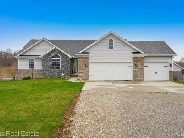 5053 Hidden Ridge Dr, Metamora, MI 48455