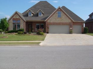 701 Thonrcroft Ave, Bentonville, AR 72712